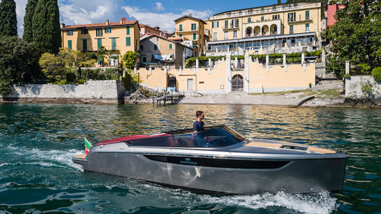Cranchi E26 Classic: la esencia de la Italia de los años 50 en un yate compacto y elegante